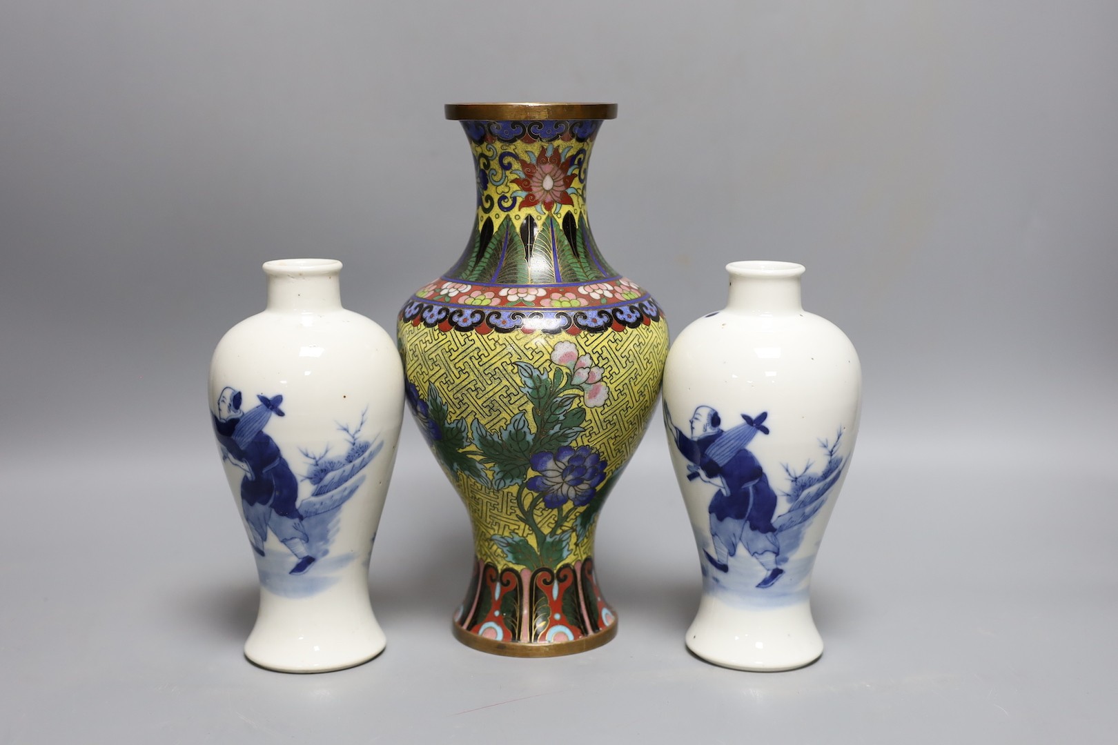 A pair of Chinese blue and white vases and a cloisonné enamel vase 24cm